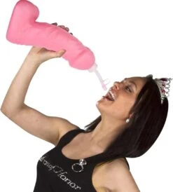 Merkloos Piemel Drinkfles - Waterfles - Drinkfles Volwassenen - Met Rietje - Kunststof - 600 Ml - Roze -Waterfles Voor Buiten 1083x1200