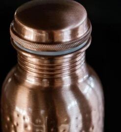 Puur Koperen Waterfles Gehamerd - 1 Liter -Waterfles Voor Buiten 1098x1200