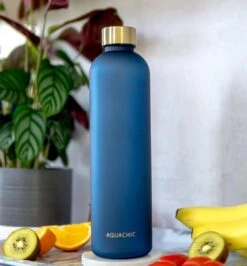 Aquachic - 1L Waterfles Met 2 Doppen En Tijdsmarkeringen - Lekvrij & Licht - Duurzaam - Nederlands Merk - Drink Fles / Bidon- Blauw 1 Liter -Waterfles Voor Buiten 1115x1200 1