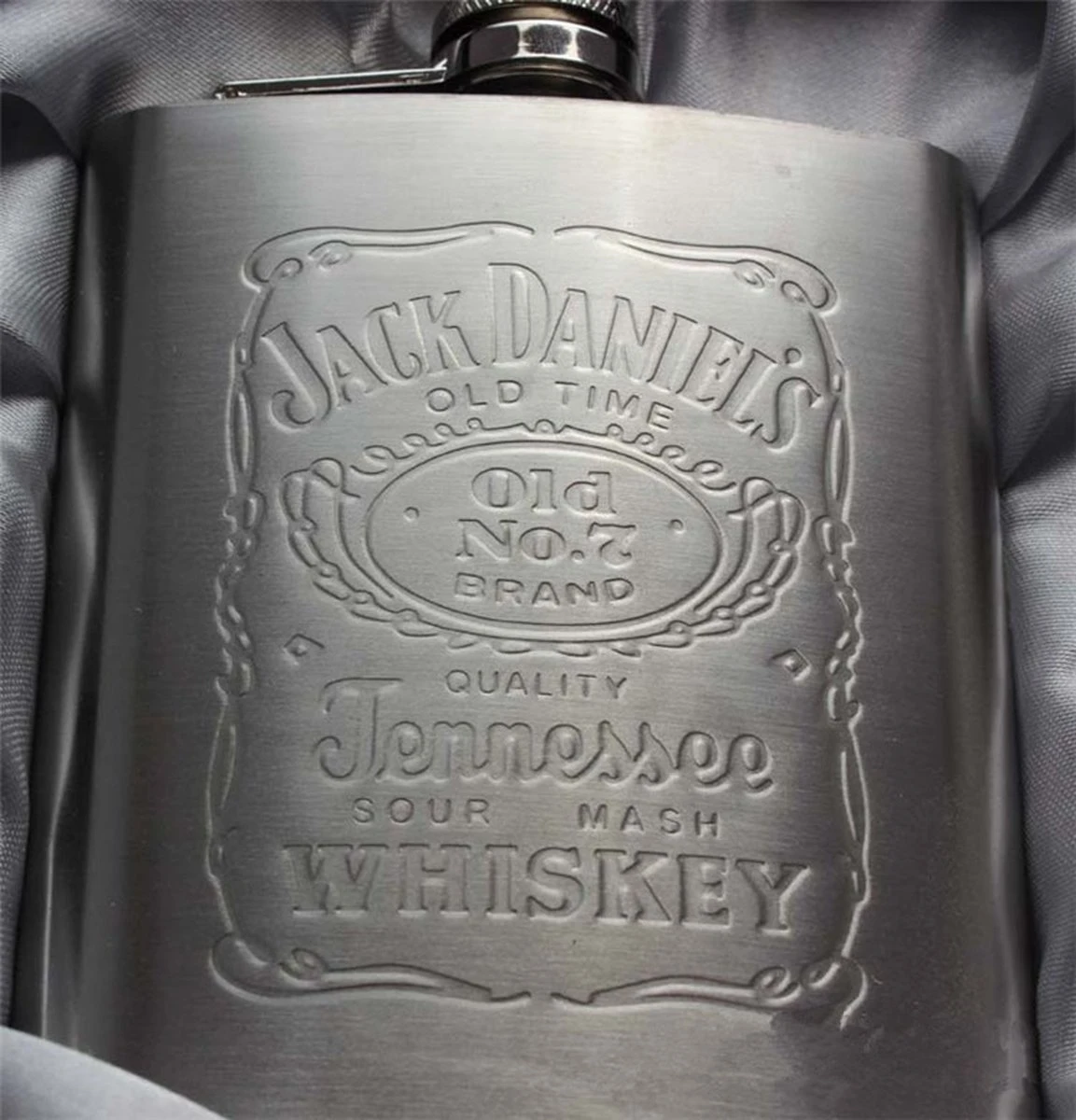 Merkloos Maxium Jack Daniels Heupfles - Zilver - RVS - Drankfles - Flacon - Zakfles - Zakflacon - Drankflacon - Heupfles - Veldfles - Incl. Trechter En Bekertjes 12 Merkloos Maxium Jack Daniels Heupfles - Zilver - RVS - Drankfles - Flacon - Zakfles - Zakflacon - Drankflacon - Heupfles - Veldfles - Incl. Trechter En Bekertjes - Afbeelding 10