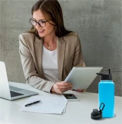 Drinkfles - Aqua Blue - 1 Liter - Extra Dop Met Rietje & Drinktuit - Waterfles Met Rietje - Isoleerfles - BPA Vrij - Lekvrij -Waterfles Voor Buiten 1176x1200