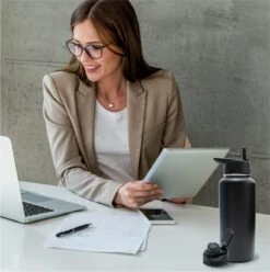 Drinkfles - Onyx Black - 1 Liter - Extra Dop Met Rietje & Drinktuit - Waterfles Met Rietje - Isoleerfles - BPA Vrij - Lekvrij -Waterfles Voor Buiten 1193x1200