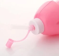 Merkloos Piemel Drinkfles - Waterfles - Drinkfles Volwassenen - Met Rietje - Kunststof - 600 Ml - Roze -Waterfles Voor Buiten 1200x1157