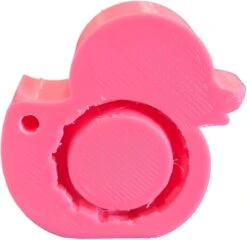 DuckDop® Limited Edition - Roze - Festival Dop - Universele Flessendop - Inclusief Grote Sleutelhanger - Sta Nooit Meer In Je Eendje -Waterfles Voor Buiten 1200x1167