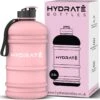 HYDRATE 2,2 Liter Sportfles - Duurzaam En Extra Sterk - BPA Vrij - Ideaal Voor: Sportschool, Dieet, Bodybuilding, Buitensport, Wandelen En Kantoor - Grote Waterfles (Mat Roze) -Waterfles Voor Buiten 1200x1180