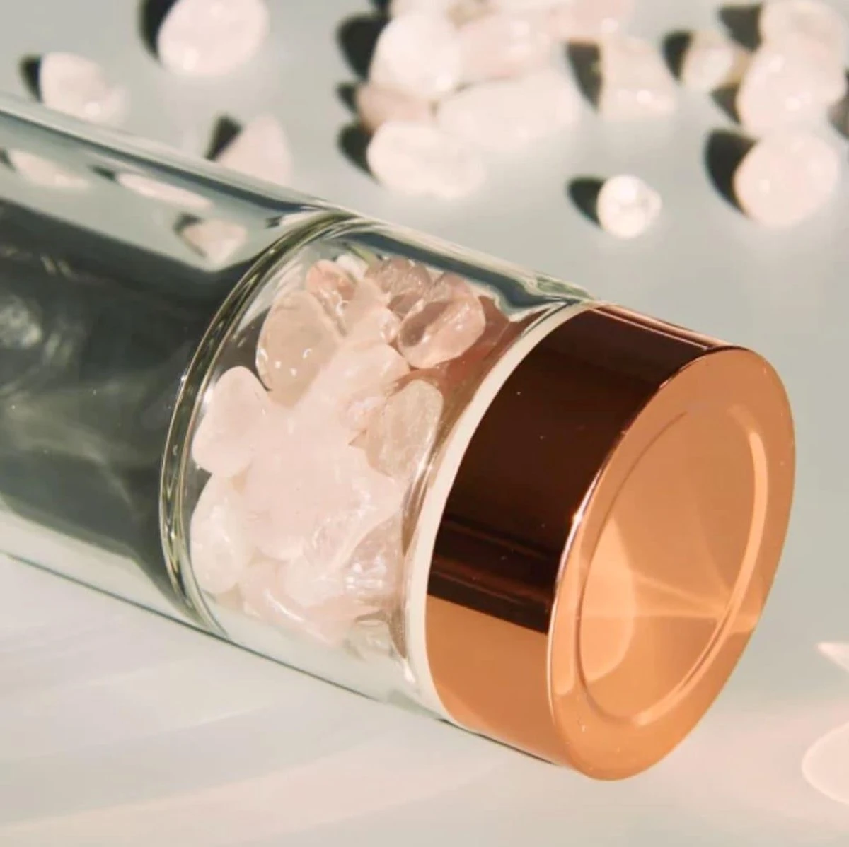 Duurzame Waterfles Met Kristal - Roségoud - Roestvrij Staal - Rozenkwarts Edelstenen - Verrijkt En Verzacht Water - Inclusief Thee/fruit Infuser - Edelstenen - 550 Ml - Waterfles - Drinkfles 7 Duurzame Waterfles Met Kristal - Roségoud - Roestvrij Staal - Rozenkwarts Edelstenen - Verrijkt En Verzacht Water - Inclusief Thee/fruit Infuser - Edelstenen - 550 Ml - Waterfles - Drinkfles - Afbeelding 5