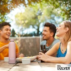Pulver - RVS Thermosfles / Drinkfles – BPA Vrij – 750 Ml - Waterfles Met Draaidop – Drinkfles – Dubbele Isolatie - Rubberen Coating- Licht Roze -Waterfles Voor Buiten 1200x1200 1242