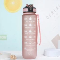 Merkloos Motivatie Drinkfles - Waterfles Met Tijdmarkering - Met Siliconen Rietje - Lichroze - 1 Liter - Tijdmarkeringen - BPA Vrij - Handige Drinktuit - Bidon - Water Drinken - Volwassenen En Kinderen - Cadeau - Valentijnsdag - Sportfles - Fitness -Waterfles Voor Buiten 1200x1200 193