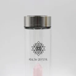 Health Crystal - 550 ML - Luxe Waterfles Met Kristal - Roze Quartz - Zorgt Voor Energie - Detox - Verfrissende Smaak Aan Je Water - Zorgt Voor Balans - Helpt Met Afvallen - Handig Mee Te Nemen - Perfect Als Cadeau -Waterfles Voor Buiten 1200x1200 268