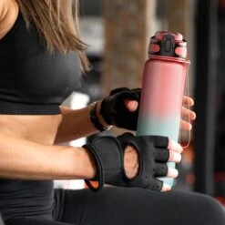 Lekro Waterfles Met Tijdmarkeringen - Motiverende Drinkfles Met Fruitfilter En Shake Bal/Shaker - 1 Liter - BPA Vrij - Roze/Blauw -Waterfles Voor Buiten 1200x1200 321