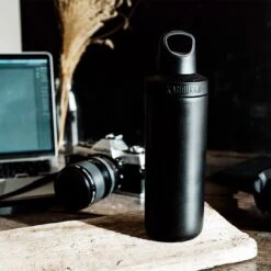Kambukka Reno Geïsoleerde Drinkfles 500 ML - Matte Black Met Draaidop 13 Kambukka Reno Geïsoleerde Drinkfles 500 ML - Matte Black Met Draaidop -Waterfles Voor Buiten 1200x1200 415