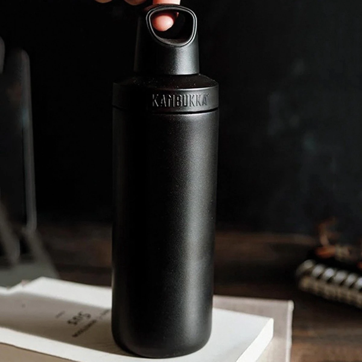 Kambukka Reno Geïsoleerde Drinkfles 500 ML - Matte Black Met Draaidop 9 Kambukka Reno Geïsoleerde Drinkfles 500 ML - Matte Black Met Draaidop - Afbeelding 7