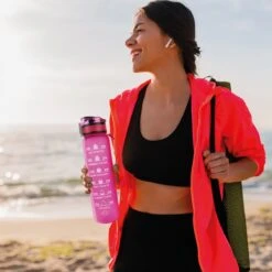 Nimma® Motivatie Waterfles - 1 Liter Drinkfles - Met Tijdmarkeringen En Fruitfilter - Roze 17 Nimma® Motivatie Waterfles - 1 Liter Drinkfles - Met Tijdmarkeringen En Fruitfilter - Roze -Waterfles Voor Buiten 1200x1200 612