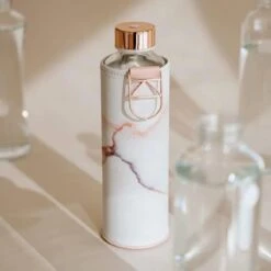 Equa Glazen Waterfles - Lava - 750 Ml - Mismatch Met Hoes - Imitatieleer - BPA Vrij -Waterfles Voor Buiten 1200x1200 686