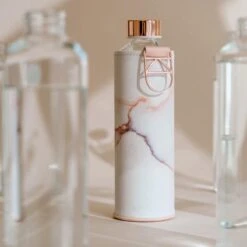 Equa Glazen Waterfles - Lava - 750 Ml - Mismatch Met Hoes - Imitatieleer - BPA Vrij -Waterfles Voor Buiten 1200x1200 689