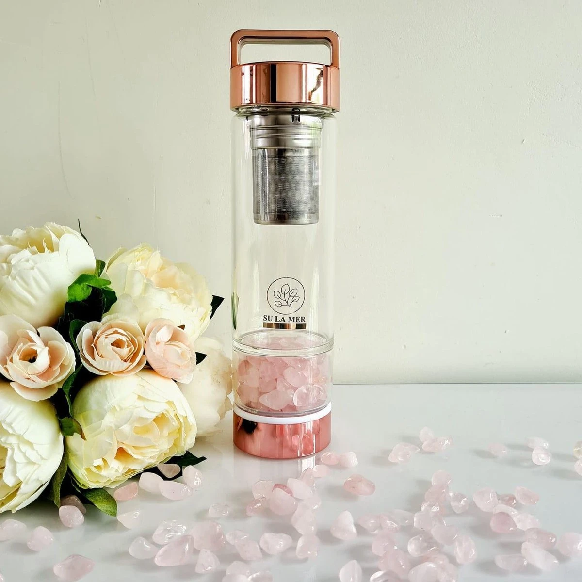 Duurzame Waterfles Met Kristal - Roségoud - Roestvrij Staal - Rozenkwarts Edelstenen - Verrijkt En Verzacht Water - Inclusief Thee/fruit Infuser - Edelstenen - 550 Ml - Waterfles - Drinkfles 10 Duurzame Waterfles Met Kristal - Roségoud - Roestvrij Staal - Rozenkwarts Edelstenen - Verrijkt En Verzacht Water - Inclusief Thee/fruit Infuser - Edelstenen - 550 Ml - Waterfles - Drinkfles - Afbeelding 8