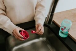 Kambukka Lagoon Drinkfles 400ml -Pink Flamingo Met Geïntegreerd Rietje -Waterfles Voor Buiten 1200x800 127