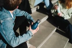 Juicy Blossom Drinkfles - 500ml - Stainless Steel Bottle - Roestvrij Staal - Waterfles - Drinkbus - Thermosfles (Nachtblauw) -Waterfles Voor Buiten 1200x800 134