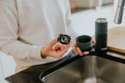 Kambukka Etna Grip Thermosbeker 500 Ml - Makkelijk Reinigen - Lekvrije Koffiebeker - Zwart -Waterfles Voor Buiten 1200x800 164