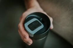 Kambukka Olympus Thermosbeker 500 Ml - Makkelijk Reinigen - Lekvrije Koffiebeker - RVS - Darkness -Waterfles Voor Buiten 1200x800 180