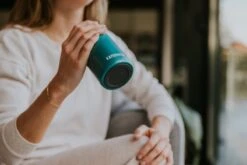 Kambukka Olympus Thermosbeker 300 Ml - Makkelijk Reinigen - Lekvrije Koffiebeker - RVS - Enchanted Forest -Waterfles Voor Buiten 1200x800 188