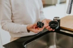 Kambukka Olympus Thermosbeker 300 Ml - Makkelijk Reinigen - Lekvrije Koffiebeker - RVS - Jet Black -Waterfles Voor Buiten 1200x800 211