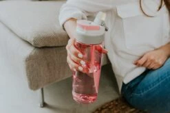 Kambukka Lagoon Drinkfles 750ml - Rose Lemonade Met Geïntegreerd Rietje -Waterfles Voor Buiten 1200x800 27