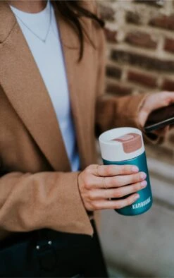 Kambukka Olympus Thermosbeker 300 Ml - Makkelijk Reinigen - Lekvrije Koffiebeker - RVS - Enchanted Forest -Waterfles Voor Buiten 753x1200