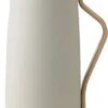 Stelton Thermoskan Emma Sand 1.2 Liter -Waterfles Voor Buiten 792x1200 2