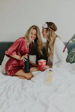 Aquachic - 1L Waterfles Met 2 Doppen En Tijdsmarkeringen - Lekvrij & Licht - Duurzaam - Nederlands Merk - Drink Fles / Bidon- Zwart 1 Liter -Waterfles Voor Buiten 799x1200 7