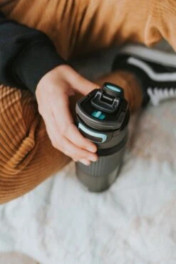 Kambukka Elton Geïsoleerde Drinkfles 750ml - Nightfall Met 3-in-1 Lid En Makkelijke Reiniging 13 Kambukka Elton Geïsoleerde Drinkfles 750ml - Nightfall Met 3-in-1 Lid En Makkelijke Reiniging -Waterfles Voor Buiten 800x1200 35