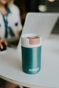 Kambukka Olympus Thermosbeker 300 Ml - Makkelijk Reinigen - Lekvrije Koffiebeker - RVS - Enchanted Forest -Waterfles Voor Buiten 800x1200 72