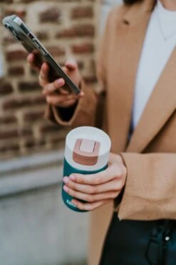 Kambukka Olympus Thermosbeker 300 Ml - Makkelijk Reinigen - Lekvrije Koffiebeker - RVS - Enchanted Forest -Waterfles Voor Buiten 800x1200 73