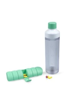 YOS Bottle - Waterfles Met Pillendoos - 7 Vaks - Groen -Waterfles Voor Buiten 801x1200 3