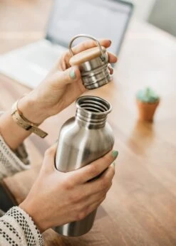 Bambaw Waterfles - 750 Ml - Roestvrij Staal - Stevig En Milieuvriendelijk 20 Bambaw Waterfles - 750 Ml - Roestvrij Staal - Stevig En Milieuvriendelijk -Waterfles Voor Buiten 857x1200