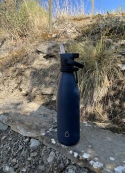 Wattamula Design Eco RVS Drinkfles - Donkerblauw - Extra Dop Met Rietje En Carrier - 500 Ml - Waterfles - Thermosfles - Sport -Waterfles Voor Buiten 864x1200