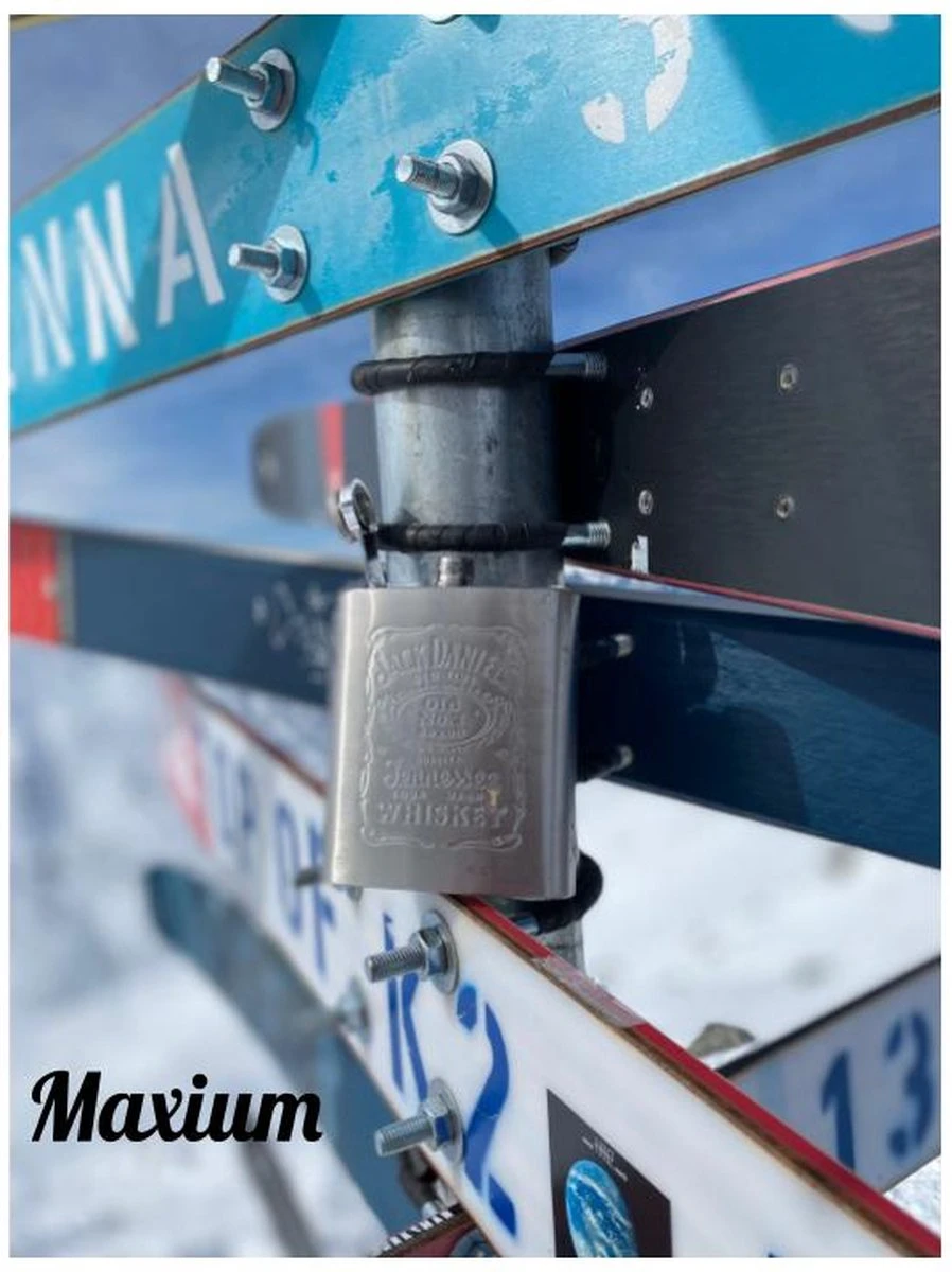 Merkloos Maxium Jack Daniels Heupfles - Zilver - RVS - Drankfles - Flacon - Zakfles - Zakflacon - Drankflacon - Heupfles - Veldfles - Incl. Trechter En Bekertjes 4 Merkloos Maxium Jack Daniels Heupfles - Zilver - RVS - Drankfles - Flacon - Zakfles - Zakflacon - Drankflacon - Heupfles - Veldfles - Incl. Trechter En Bekertjes - Afbeelding 2