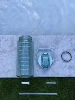 Merkloos 2 Liter Waterfles Groen Transparant - Gratis Armband - Grote Waterfles - Motivatie Fles - Bidon - Twee Liter Waterfles - Sportfles - Waterkan - Gallon - 2 Liter Bottle - Drinkfles - Schenkfles - Groen Transparant - Zwart Armbandje 11 Merkloos 2 Liter Waterfles Groen Transparant - Gratis Armband - Grote Waterfles - Motivatie Fles - Bidon - Twee Liter Waterfles - Sportfles - Waterkan - Gallon - 2 Liter Bottle - Drinkfles - Schenkfles - Groen Transparant - Zwart Armbandje -Waterfles Voor Buiten 899x1200 12