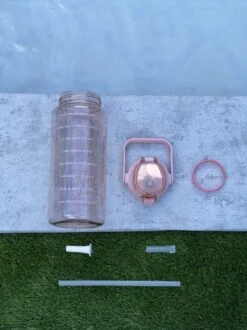 Merkloos Waterfles 2 Liter - Waterfles Met Rietje - Grote Waterfles - Sportbidon - Twee Liter Waterfles - Sportfles - Sportfles Fitness - Bottle 2 Liter- Drinkfles - Schenkfles - Roze Transparant - Gratis Armband - Waterflessen -Waterfles Voor Buiten 899x1200 15