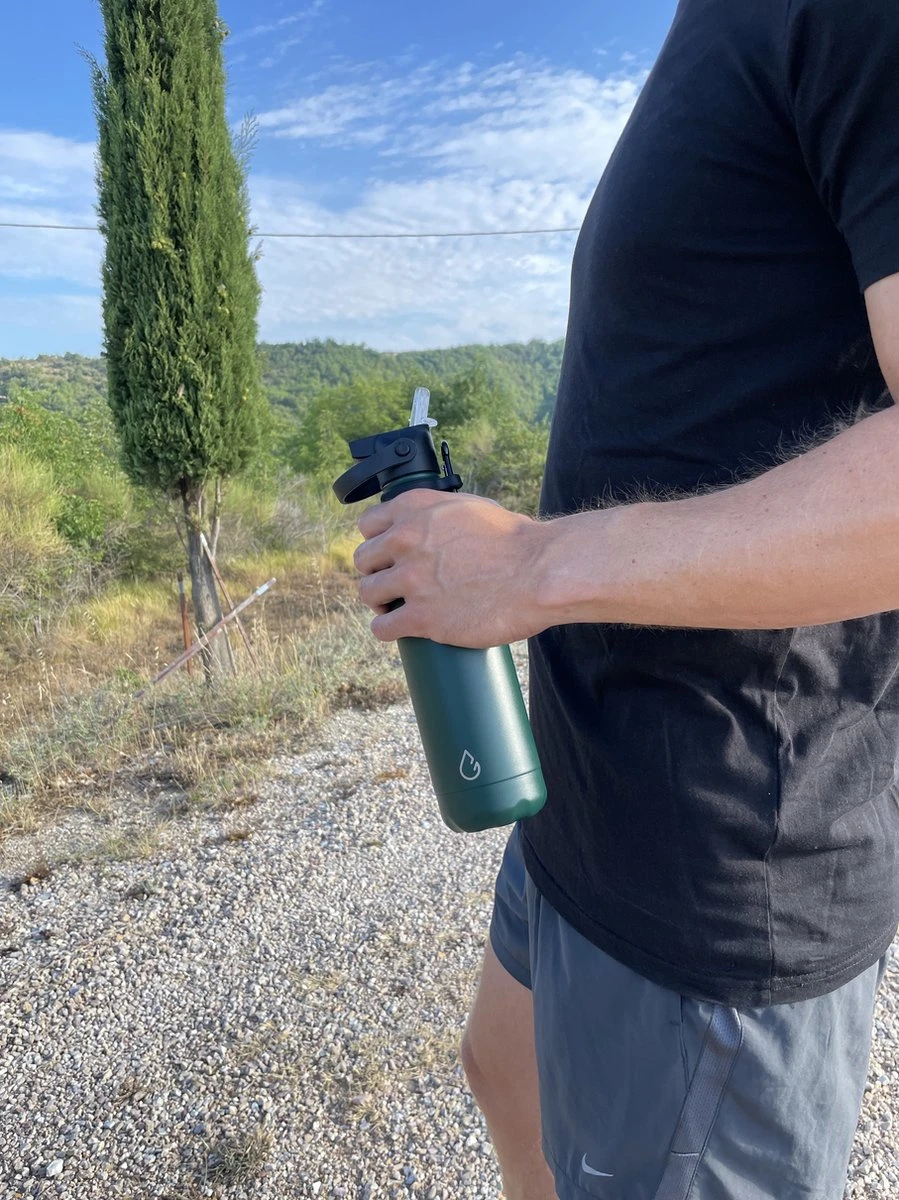 Wattamula Design Eco RVS Drinkfles - Mosgroen - Extra Dop Met Rietje En Carrier - 500 Ml - Waterfles - Thermosfles - Sport 8 Wattamula Design Eco RVS Drinkfles - Mosgroen - Extra Dop Met Rietje En Carrier - 500 Ml - Waterfles - Thermosfles - Sport - Afbeelding 6