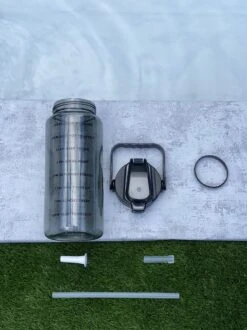 Merkloos Waterfles 2 Liter Zwart Transparant - Gratis Armband - Waterfles Met Rietje - Grote Waterfles - Sportbidon - Twee Liter Waterfles - Sportfles - Sportfles Fitness - Bottle 2 Liter- Drinkfles - Schenkfles - Zwart Transparant - Armbandje - Waterflessen -Waterfles Voor Buiten 899x1200 7