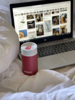 Kambukka Olympus Thermosbeker 300 Ml - Makkelijk Reinigen - Lekvrije Koffiebeker - RVS - Cherry Cake -Waterfles Voor Buiten 900x1200 35